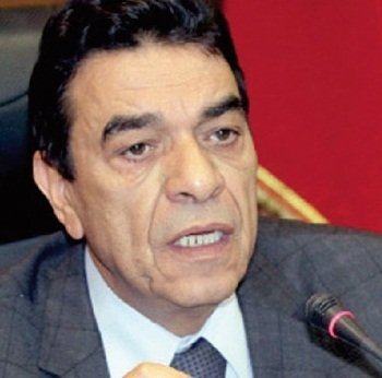 بعد أن أثار غضب الصحفيين: الوفا يعادي هيئة التدريس بالعيون