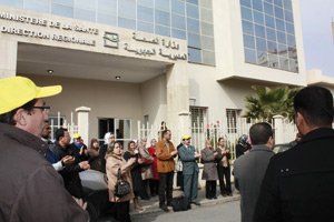 ممرضون في وقفة احتجاجية