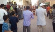 السكان يحتجون ضد الهشاشة