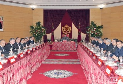 S.M. le Roi préside à Oujda un Conseil des ministres