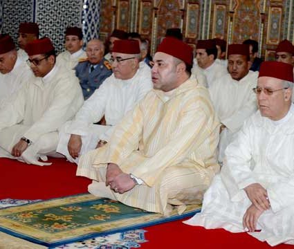 Amir Al Mouminine accomplit la prière du vendredi à la mosquée «Karrakchou» à Rabat
