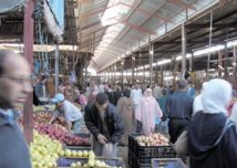 باقة من الألوان، الأصوات والروائح في سوق الأحد بأكادير