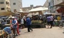 التجار تحت رحمة الباعة المتجولين