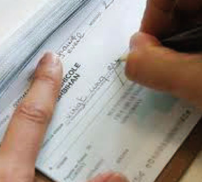 Arrestation d'une femme pour escroquerie