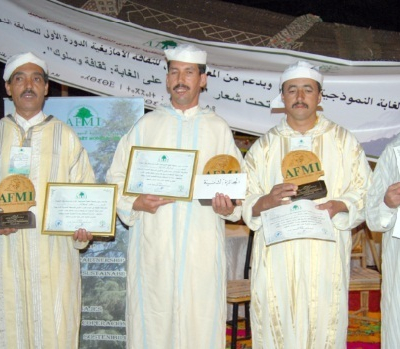Sous le thème "La protection de la forêt: culture et comportement" : Concours de poésie amazighe dans la cédraie de Michlifen