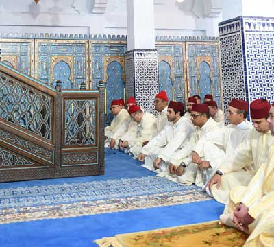 Amir Al Mouminine accomplit la prière du vendredi à la Mosquée Mohammed VI à M'diq