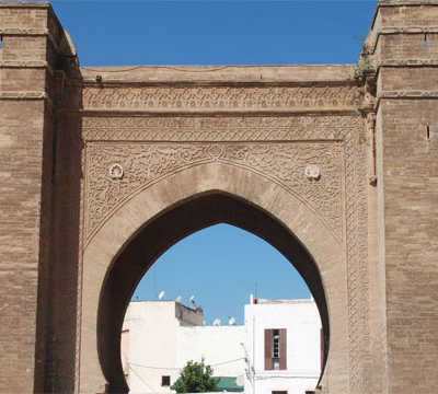 تبليط الطريق قريباً على وشك الانتهاء