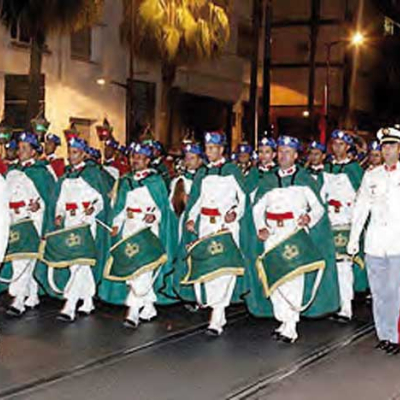 La traditionnelle retraite aux flambeaux égaye la ville de Tétouan avec de magnifiques parades