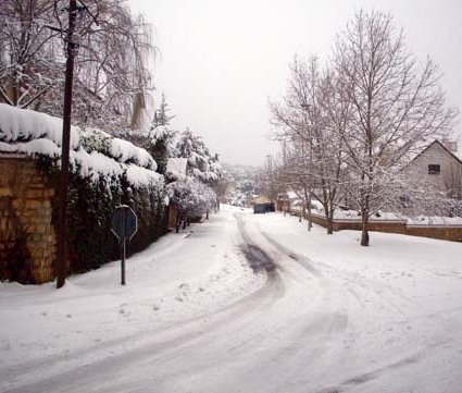 La ville est sous la neige : Ifrane retrouve sa beauté d’antan