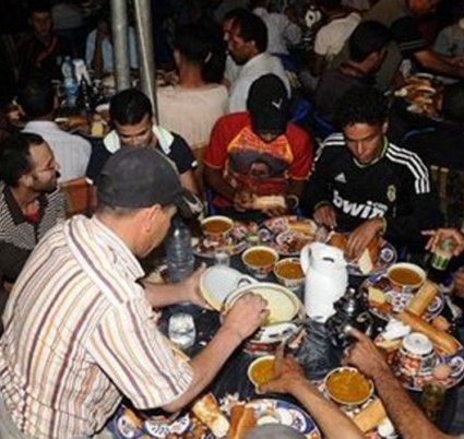 Solidarité agissante: 9 200 bénéficiaires d'Iftar Ramadan 1435 à Laâyoune