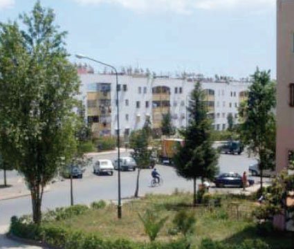 Conçue pour accueillir 120 000 habitants, la ville paye les frais de ses ambitions