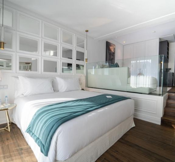 Petit Palace Suites Hotel