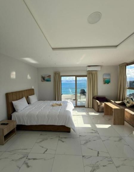 Golden Bay Hotel