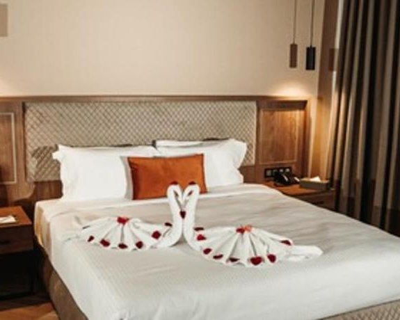 City Hotel by Waves