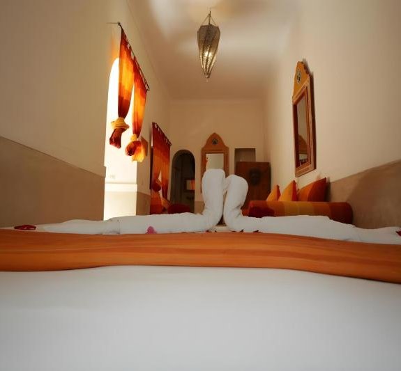 Riad white flowers