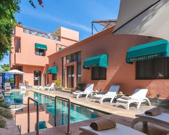 Yanis Guest House