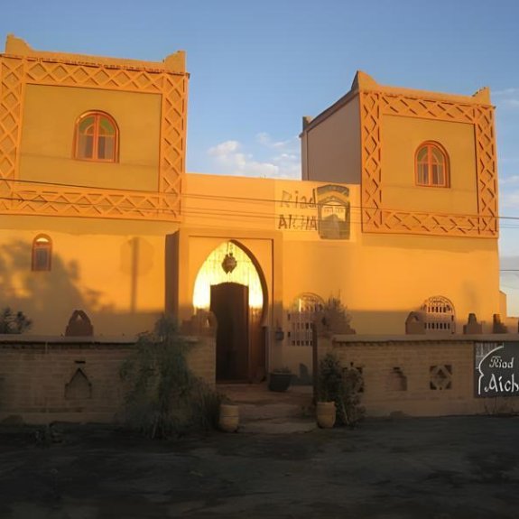 Riad Aicha & Camel Trekking