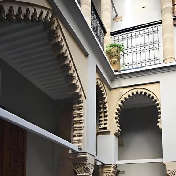 L'Alcazar Hotel