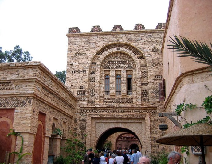 &copy; panoramio / HEBRARD, http://www.panoramio.com/user/714594