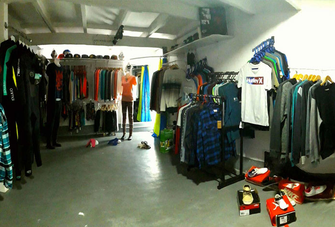 MAD CAMEL Restaurant/Surfshop