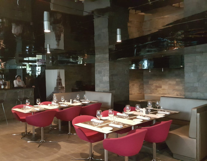 MB restaurant lounge