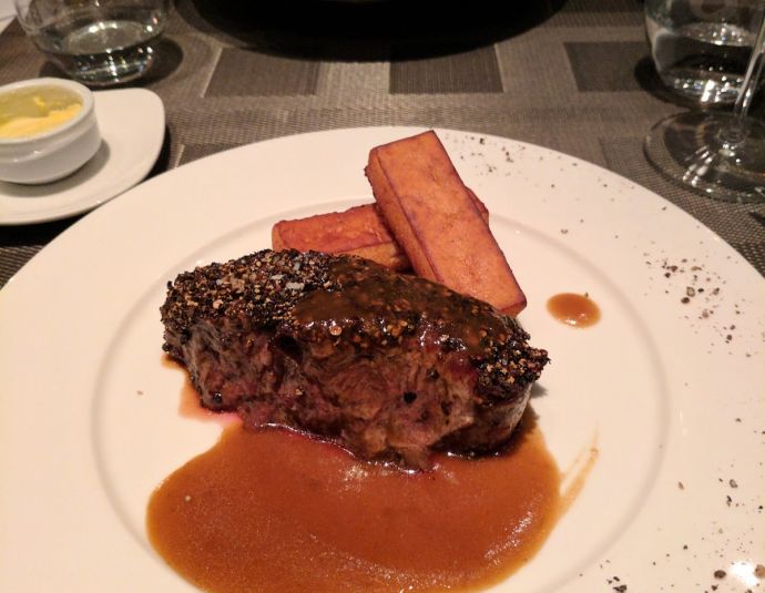 MB restaurant lounge