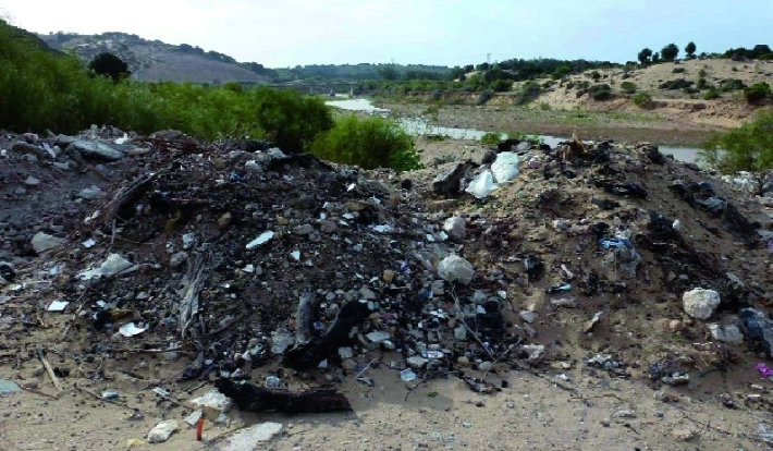 L’embouchure d’Oued L’ksob transformée en égout à ciel ouvert