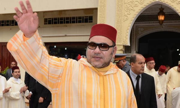 S.M. le Roi, Amir Al Mouminine, accomplit la prière du vendredi à la mosquée Al Imam Ali à Fès